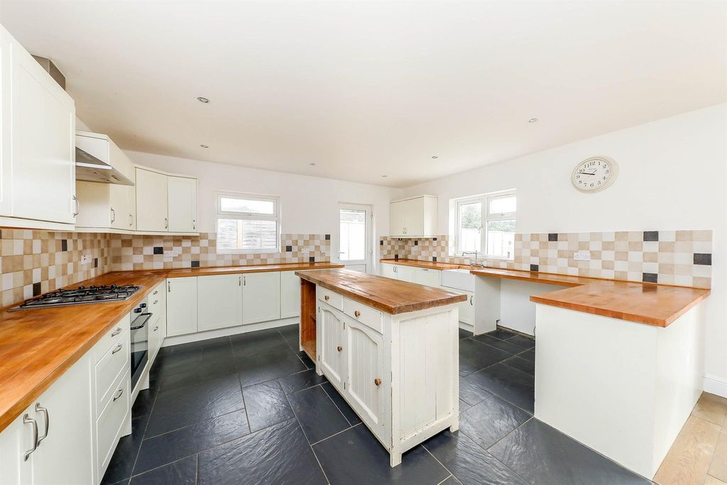 Property photo 2 of 13 Image