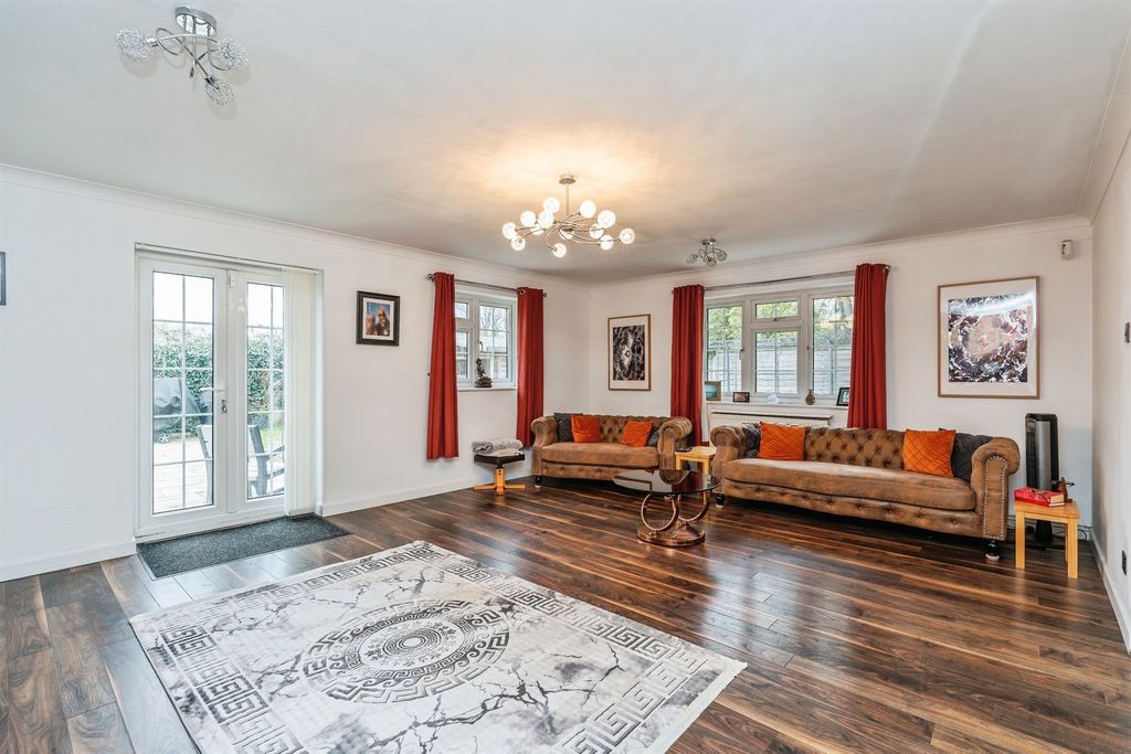 Property photo 2 of 20