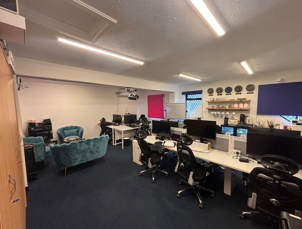 Property photo 1 of 2