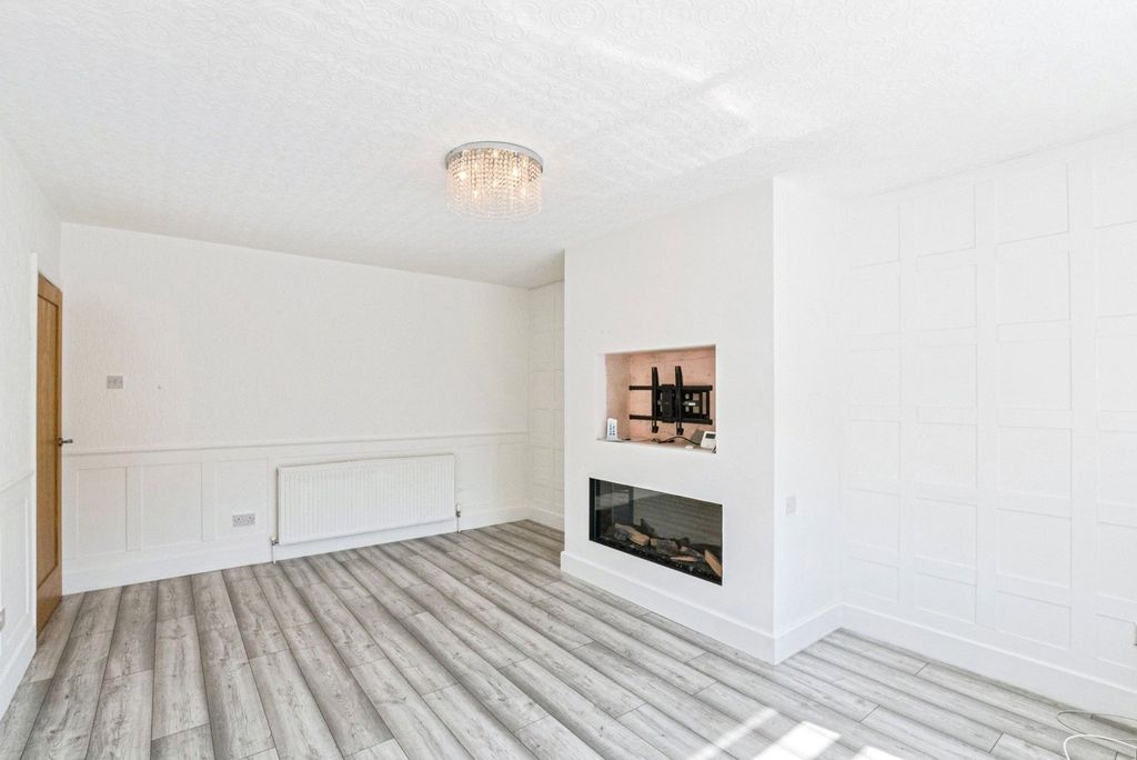 Property photo 3 of 17 Pbox-Img.Jpg