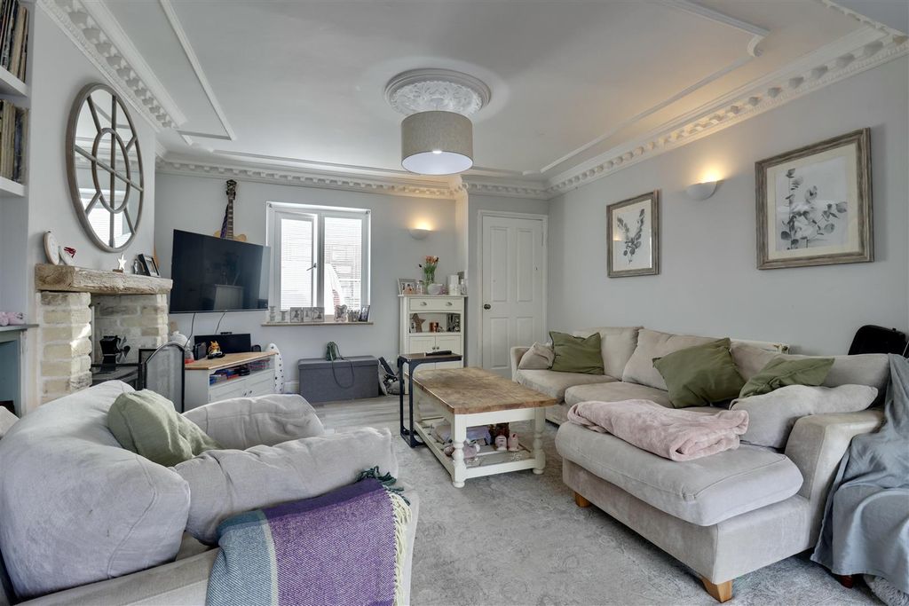 Property photo 2 of 22 C796B906-B0C2-41Af-97D5-B1Beb6E9F174_1_201_A.Jpeg