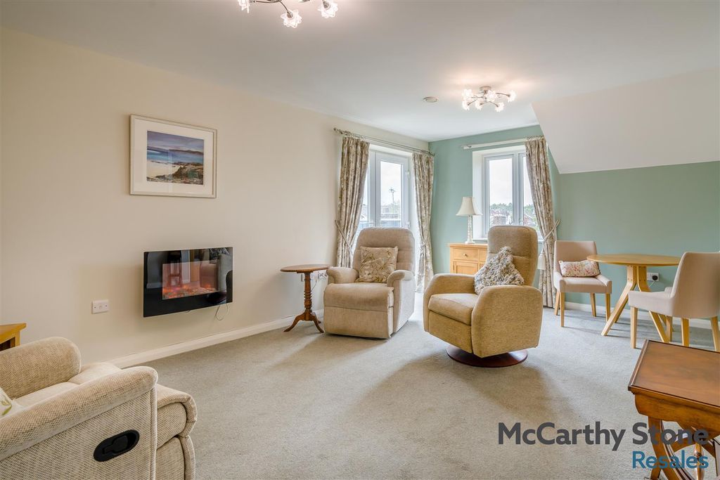 Property photo 3 of 25 8694295-Interior01.Jpg