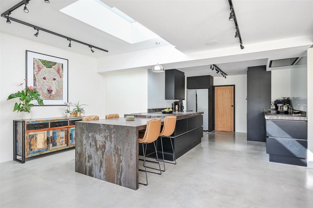 Property photo 3 of 31 Chapel Way, 102 (14).Jpg