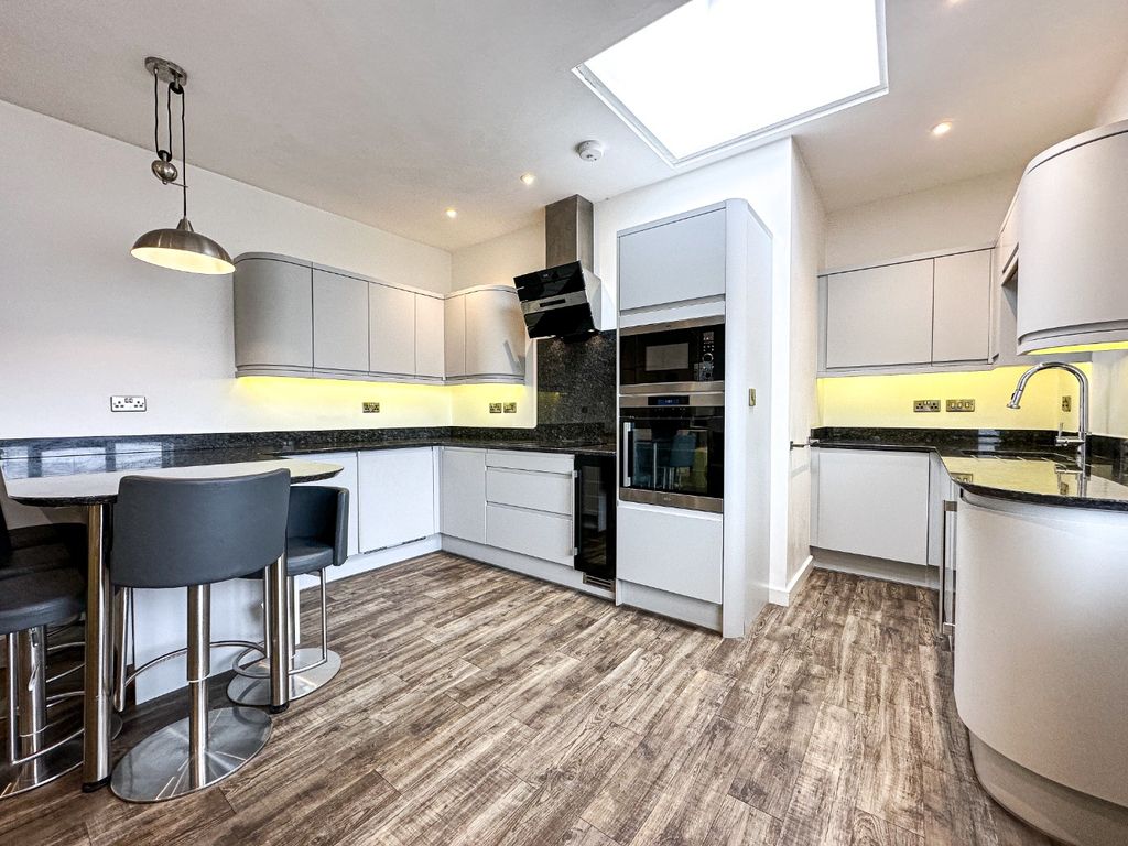 Property photo 3 of 14 5037508