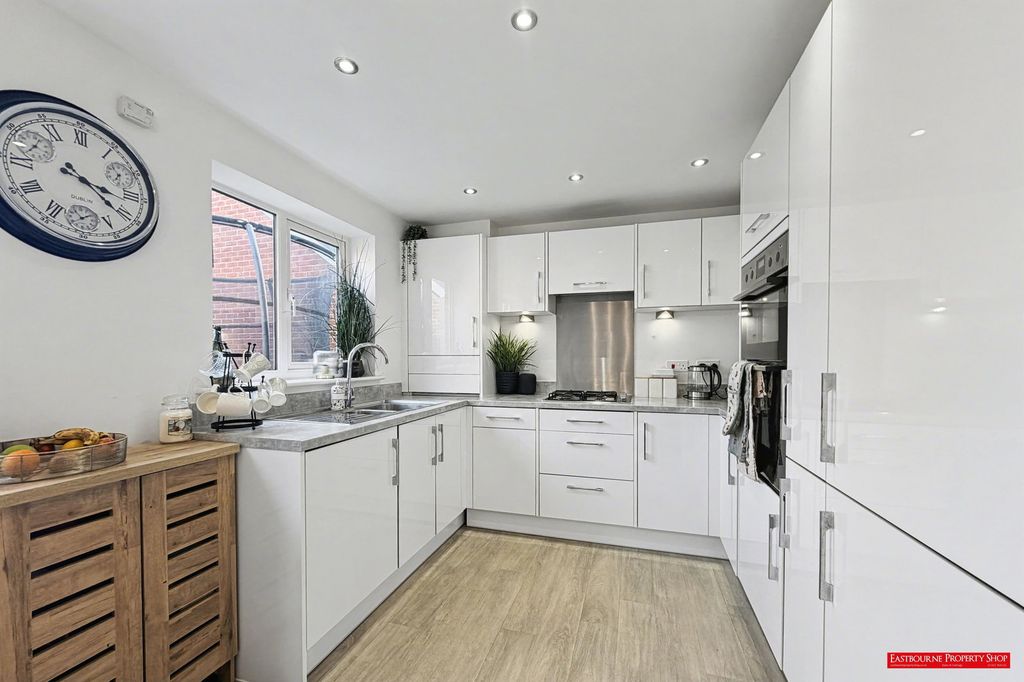 Property photo 3 of 24