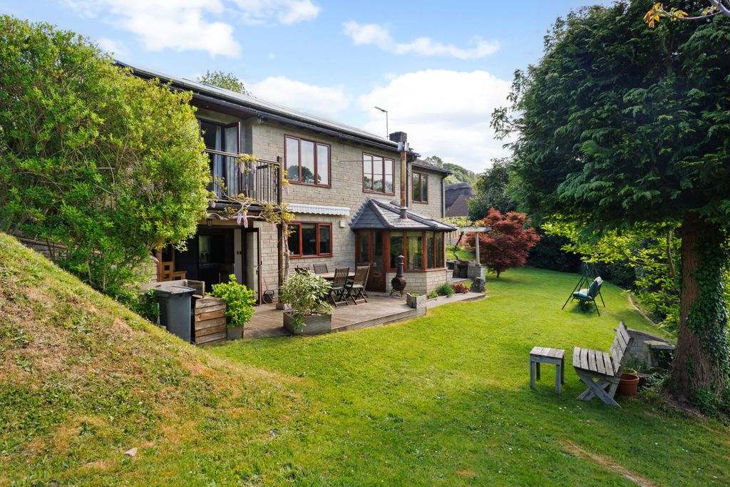 Property photo 2 of 20