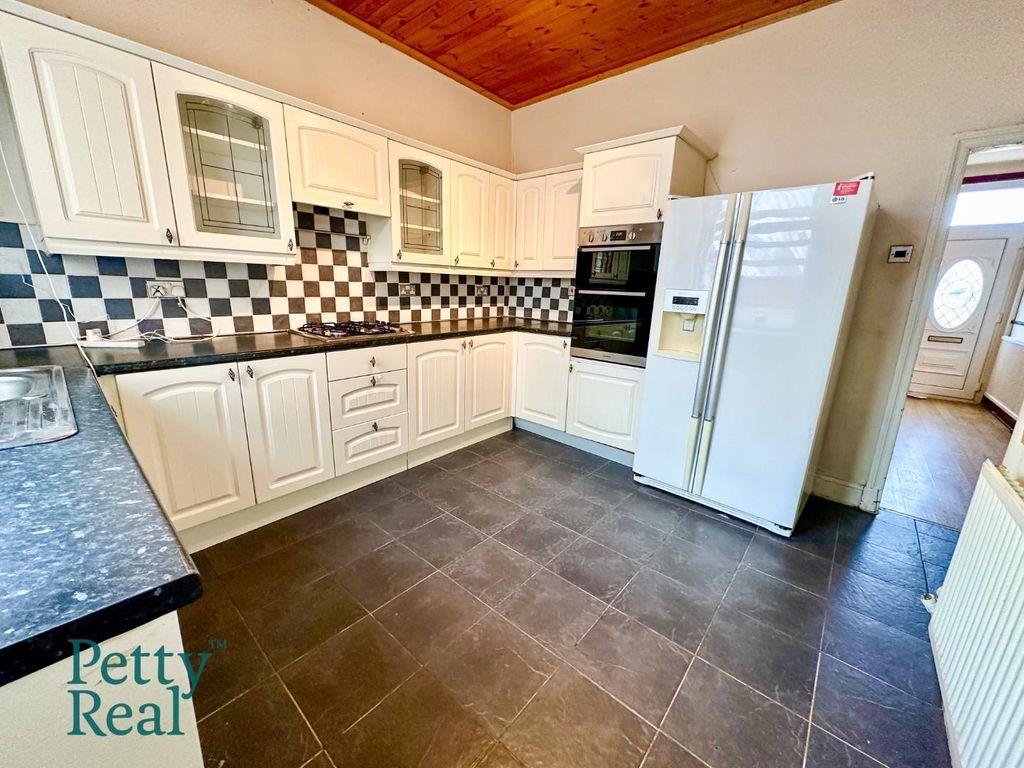 Property photo 3 of 10 7D7B7A98-0Ab0-44Fe-A029-Be951485B15D.Jpeg