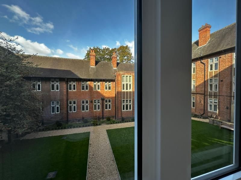 Property photo 2 of 9 Garage