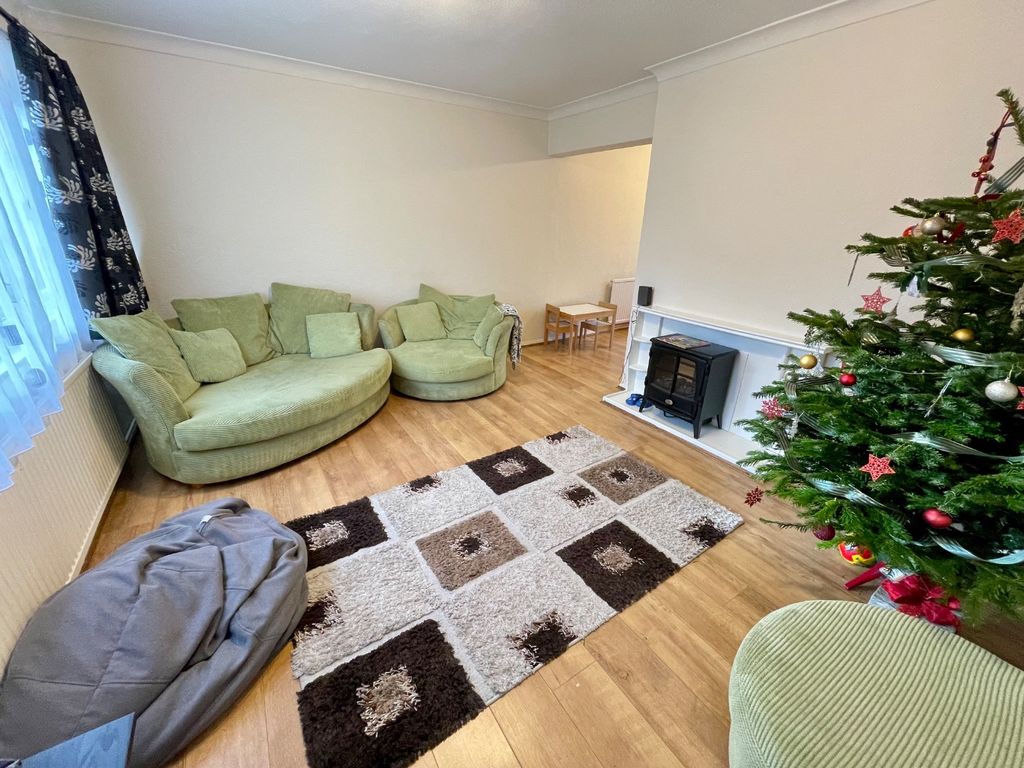 Property photo 3 of 13 4748243