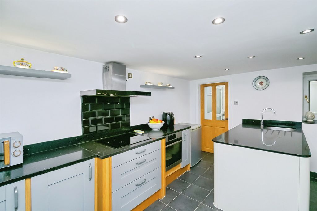 Property photo 2 of 29