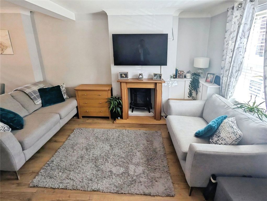 Property photo 3 of 18 Lounge