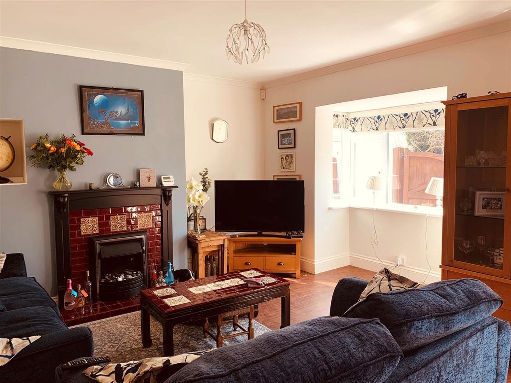 Property photo 3 of 18 Lounge.Jpg