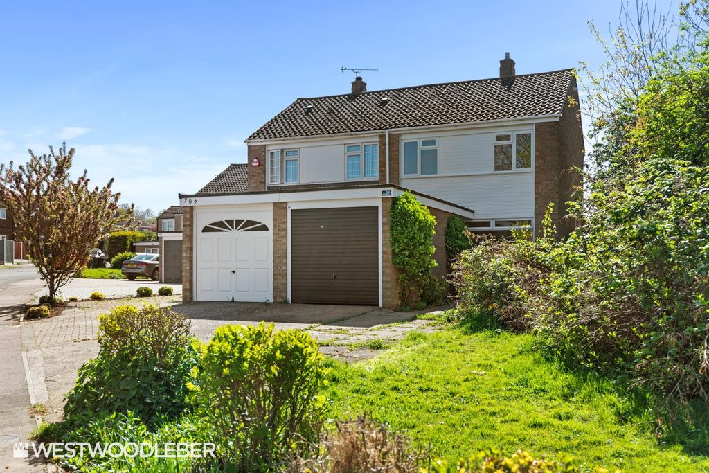 Property photo 1 of 27 Roundhills_26.Jpg