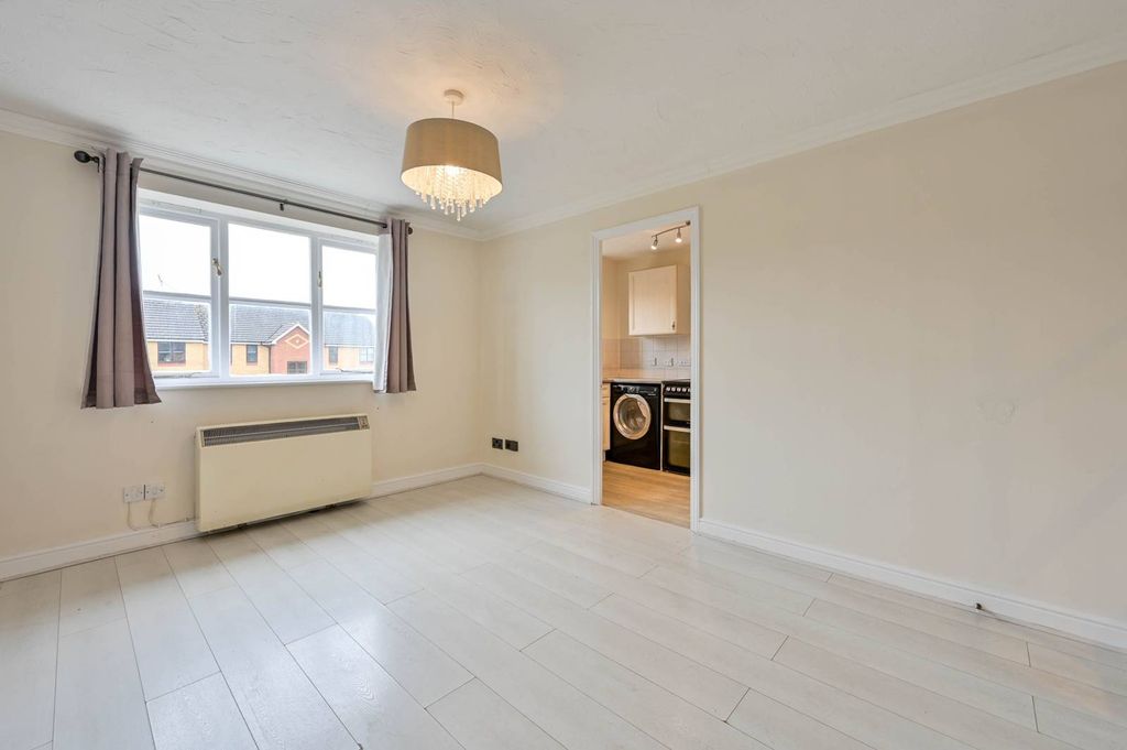 Property photo 3 of 12