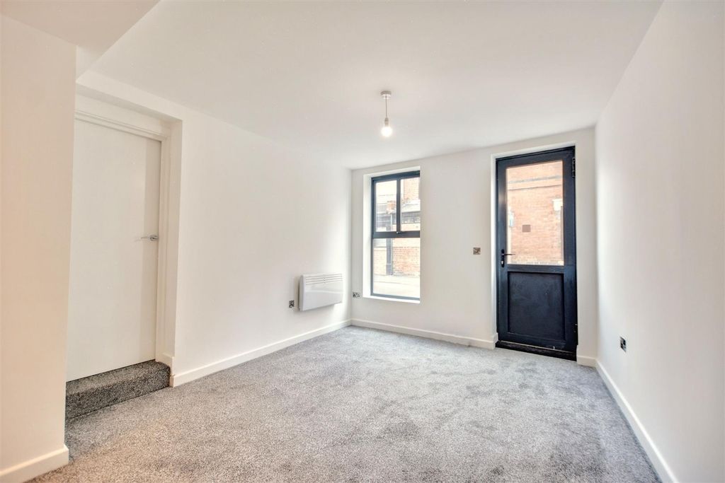 Property photo 3 of 8 Flat 3_2.Jpg