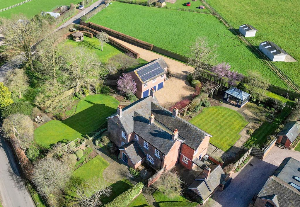 Property photo 2 of 31 Checkley Farmhouse