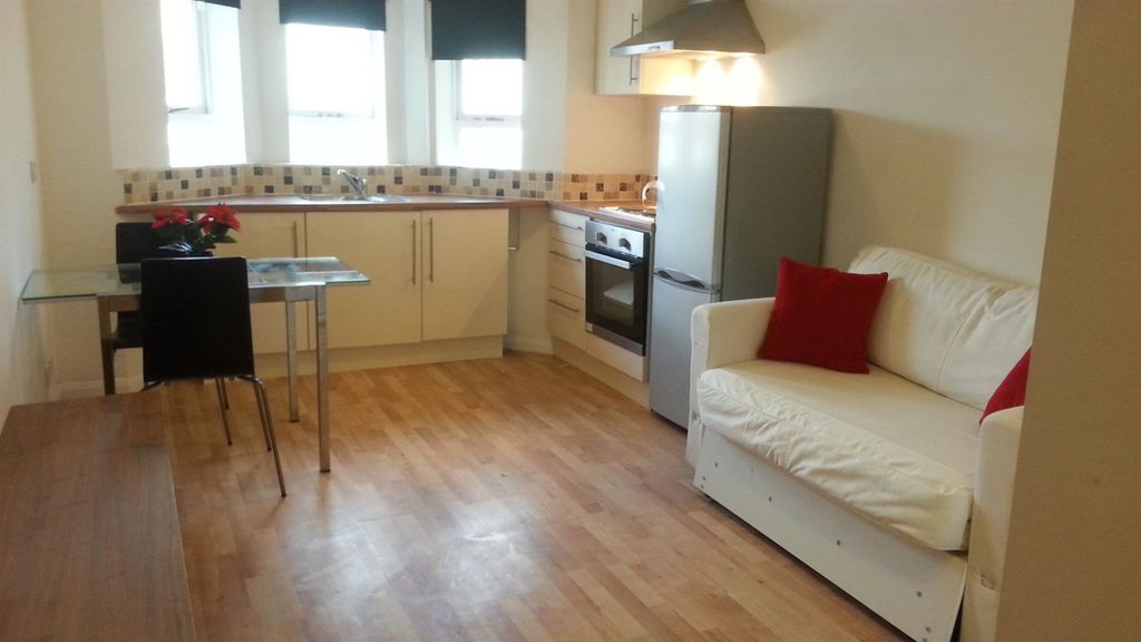 Property photo 1 of 8 Open Plan Lounge