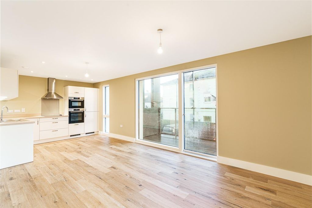 Property photo 3 of 21 Lindfield Place Dec 2025-21.Jpg