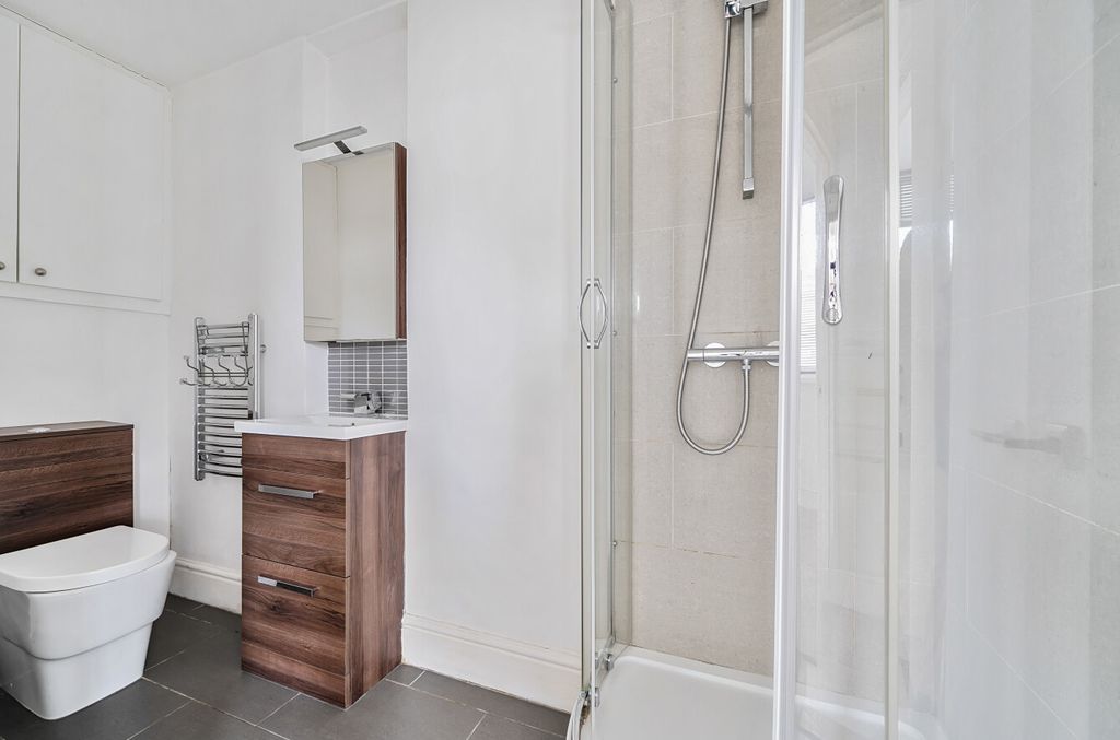 Property photo 3 of 13 1324842-11-68766d...