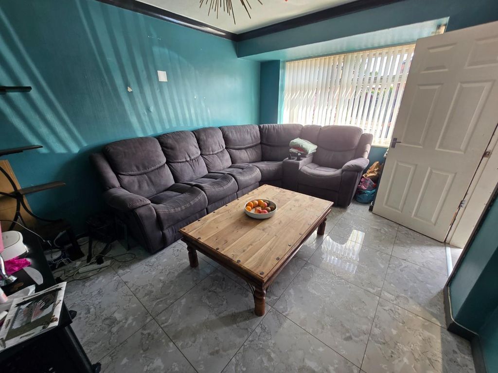 Property photo 2 of 10 Lounge