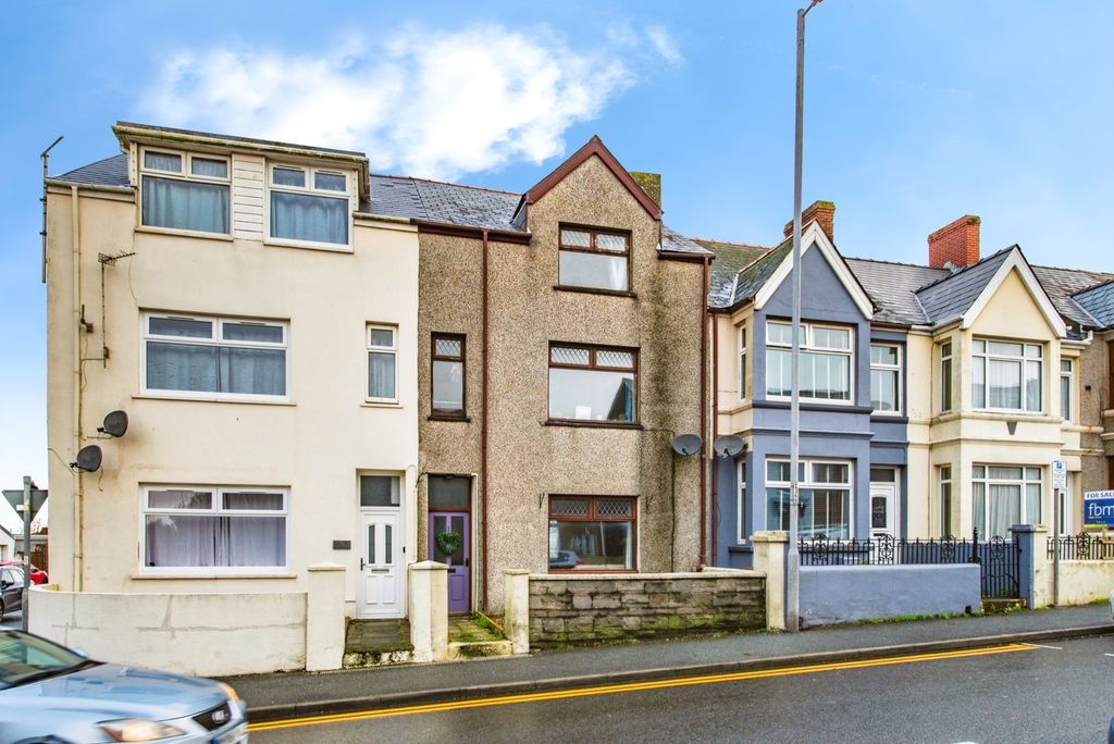 Property photo 1 of 16 Front View