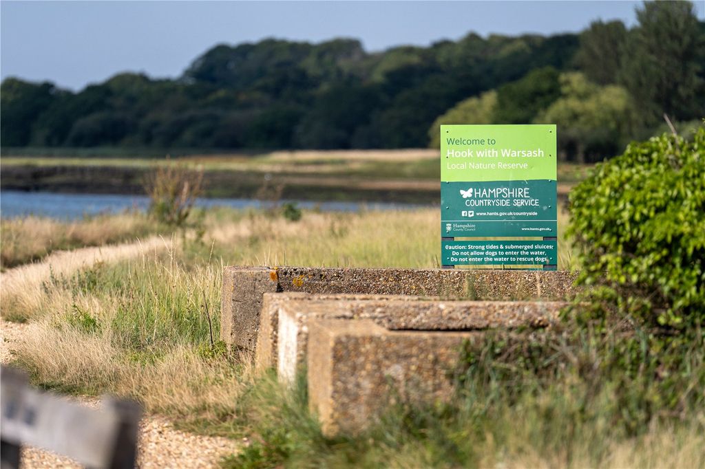 Property photo 3 of 6 Coast Path