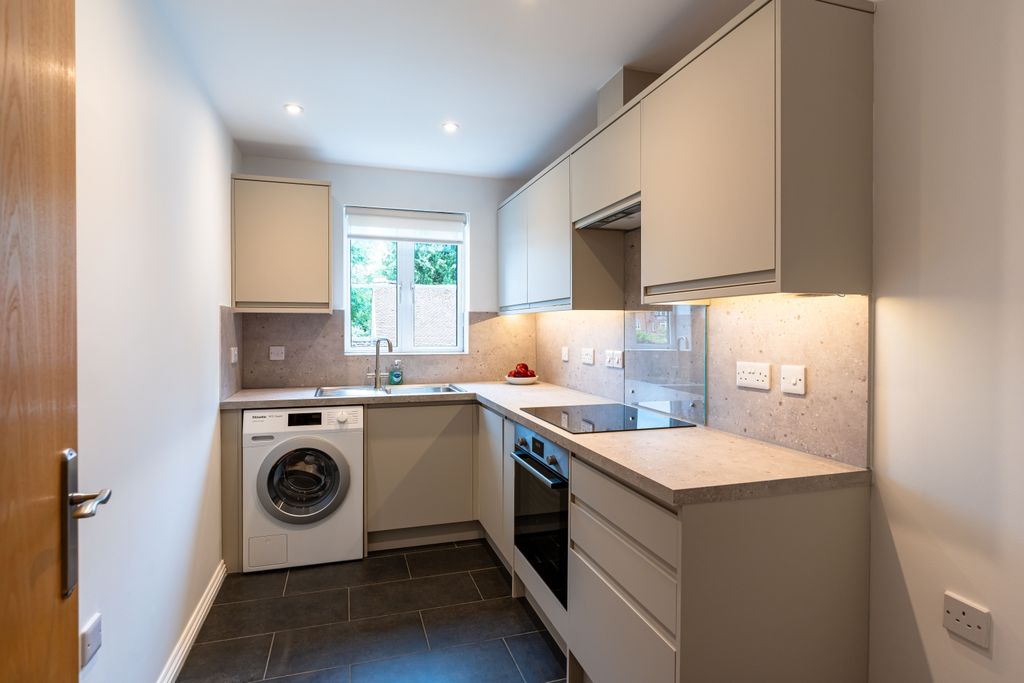 Property photo 1 of 19 17 Rowland Hill Court-07839