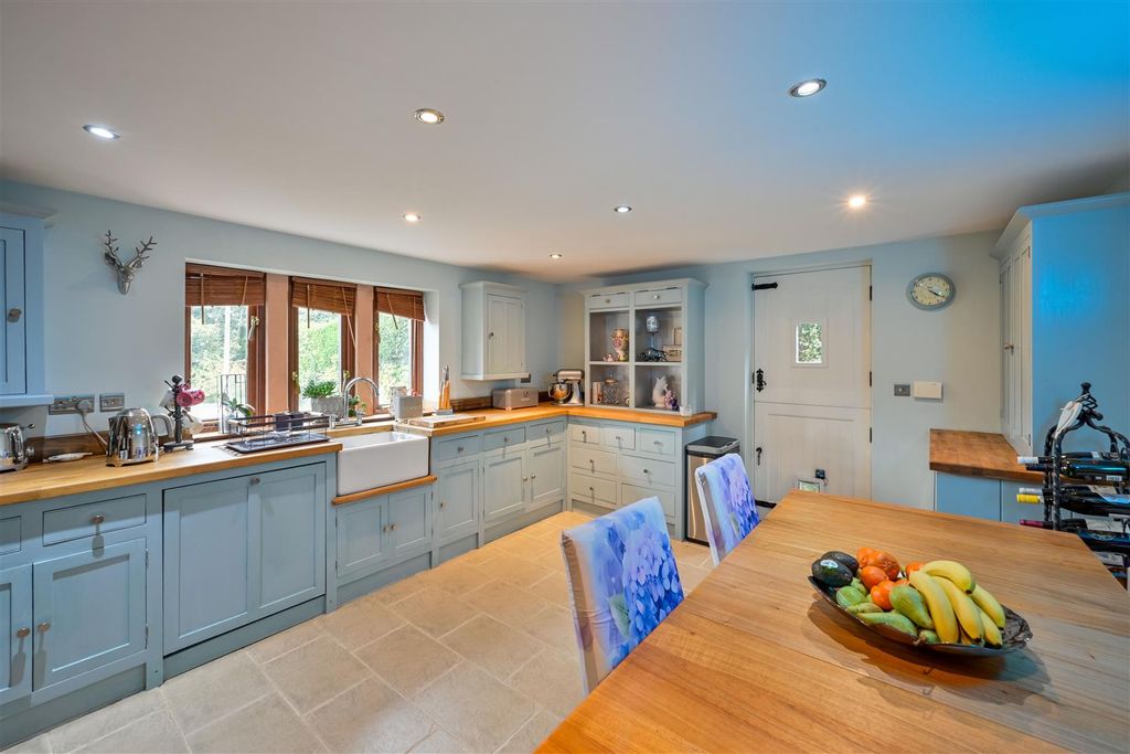 Property photo 2 of 48 Breakfast Kitchen