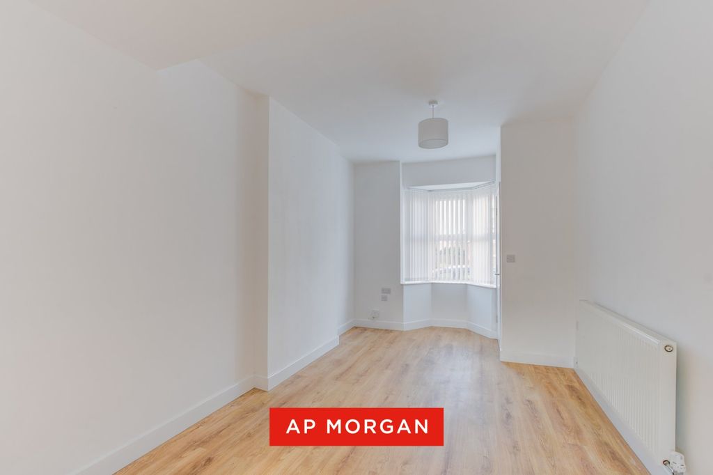 Property photo 2 of 15 Picture No. 12