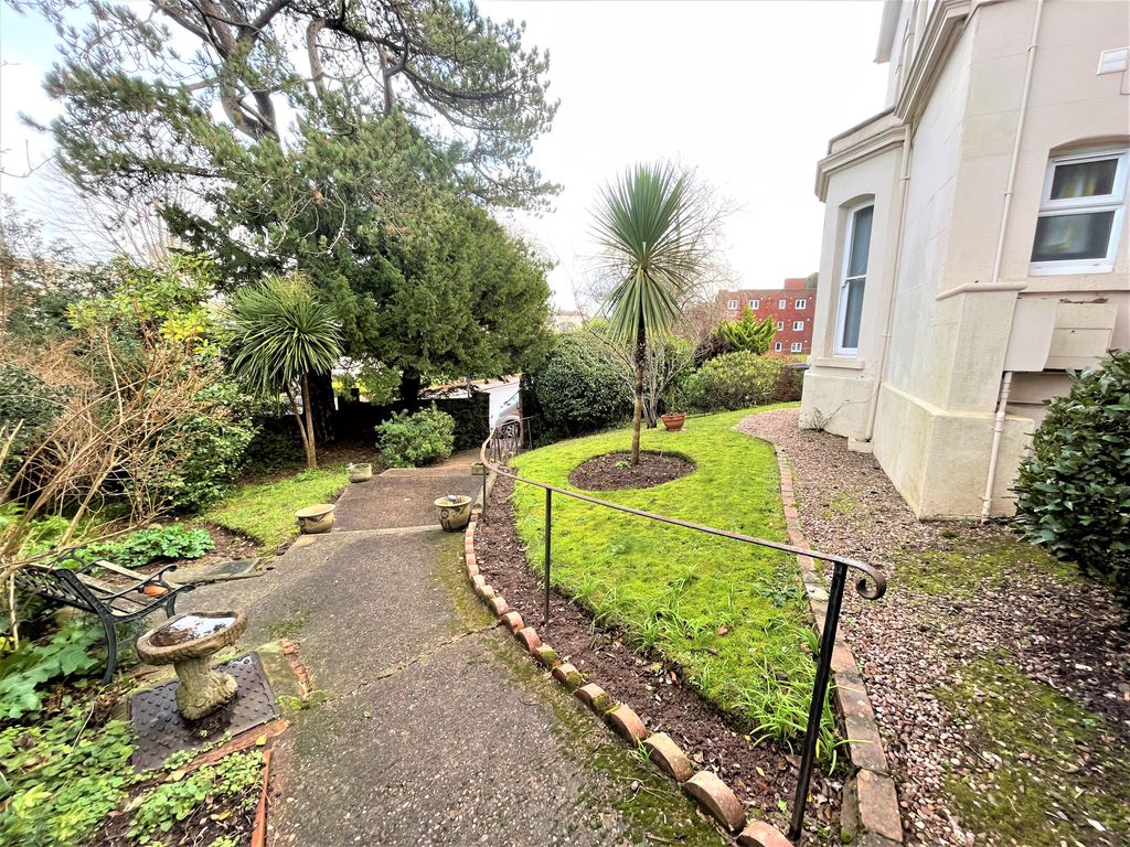 Property photo 2 of 12 Garden