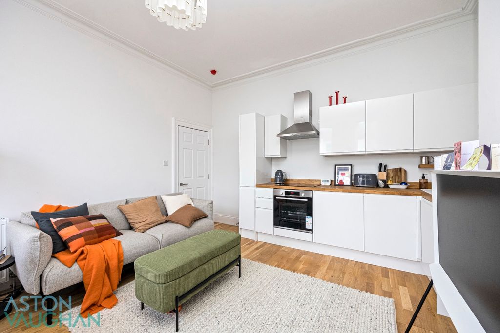 Property photo 2 of 20 4702683
