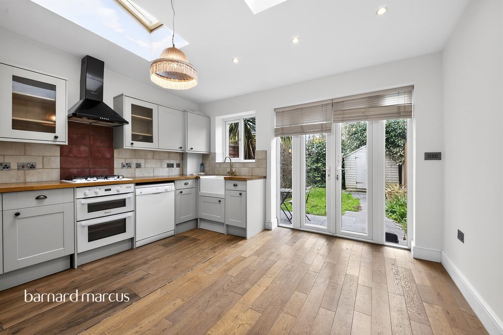 Property photo 2 of 17