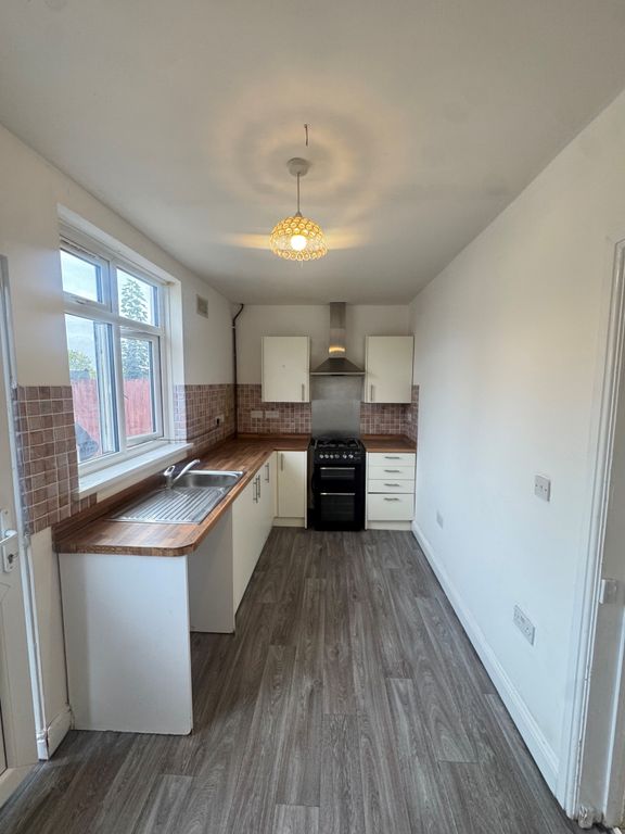 Property photo 2 of 6 Kitchen