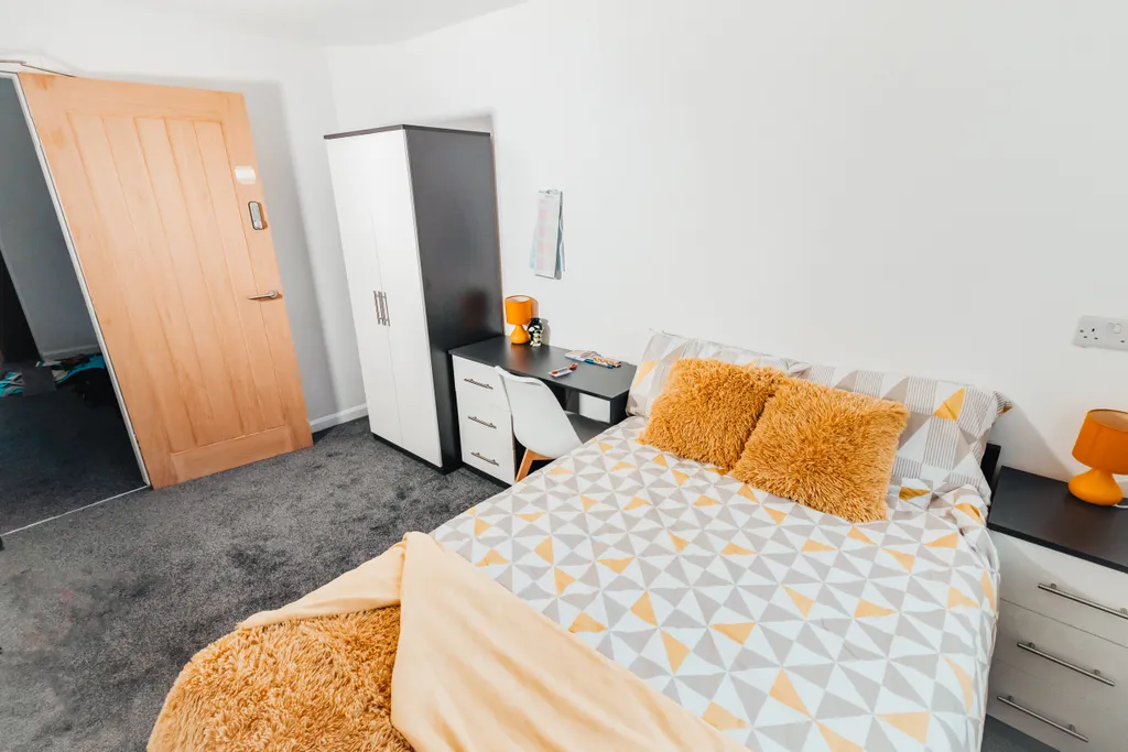 Apartment in Sheffield, South Yorkshire - View 3