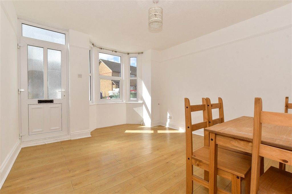 Property photo 3 of 10 Lounge