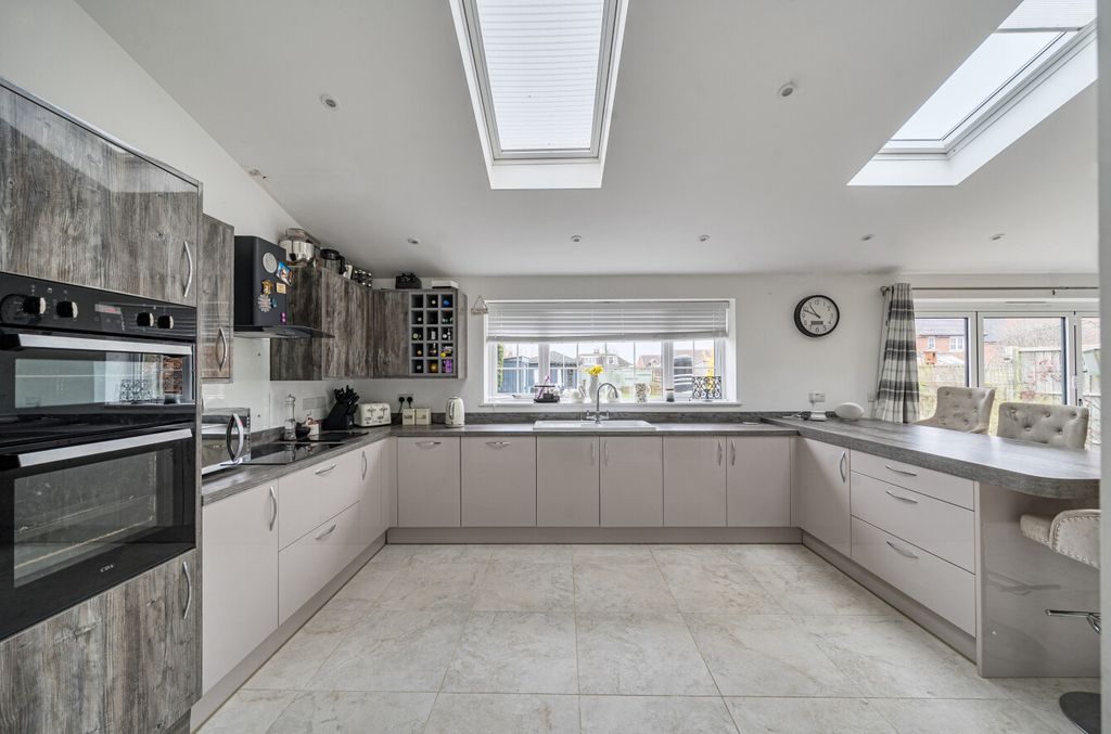 Property photo 3 of 13 1429104-14-69B2d4...