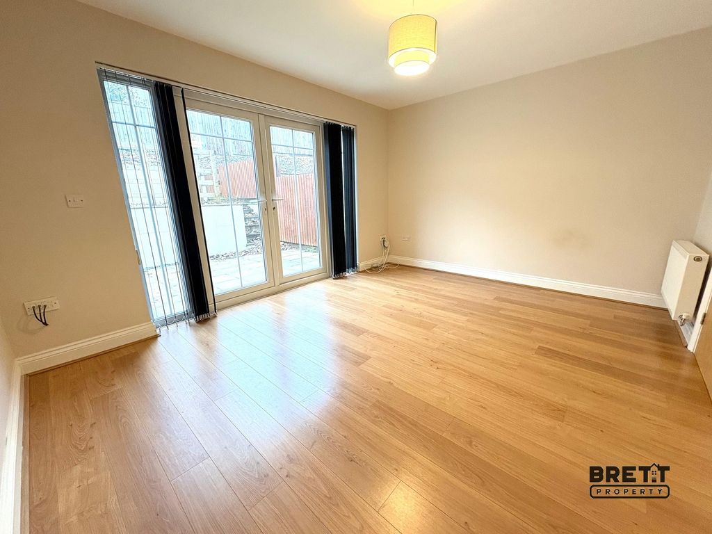 Property photo 2 of 10 Living Room