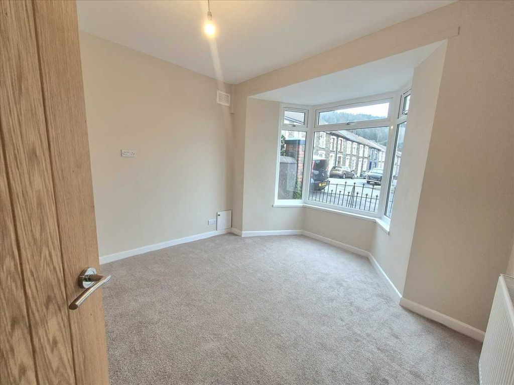 Property photo 3 of 22 Sitting Room