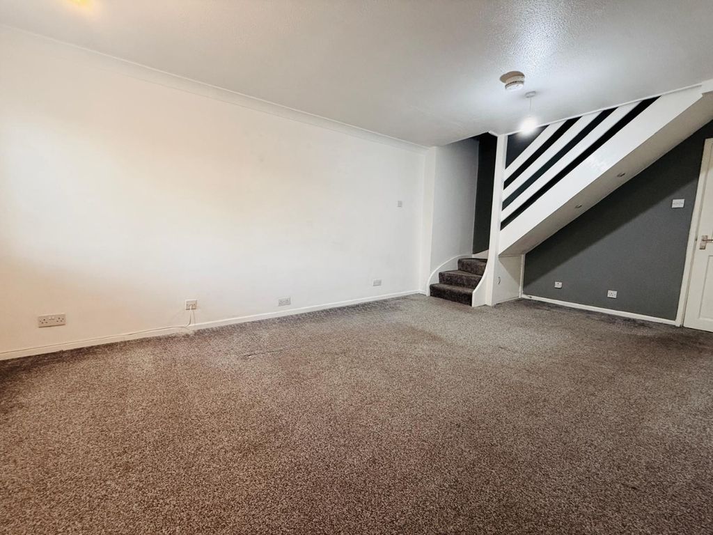 Property photo 3 of 8 4689546