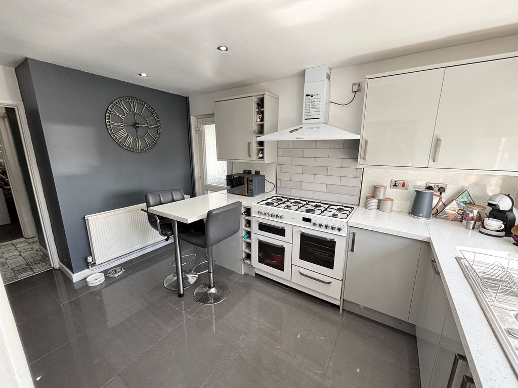 Property photo 2 of 30