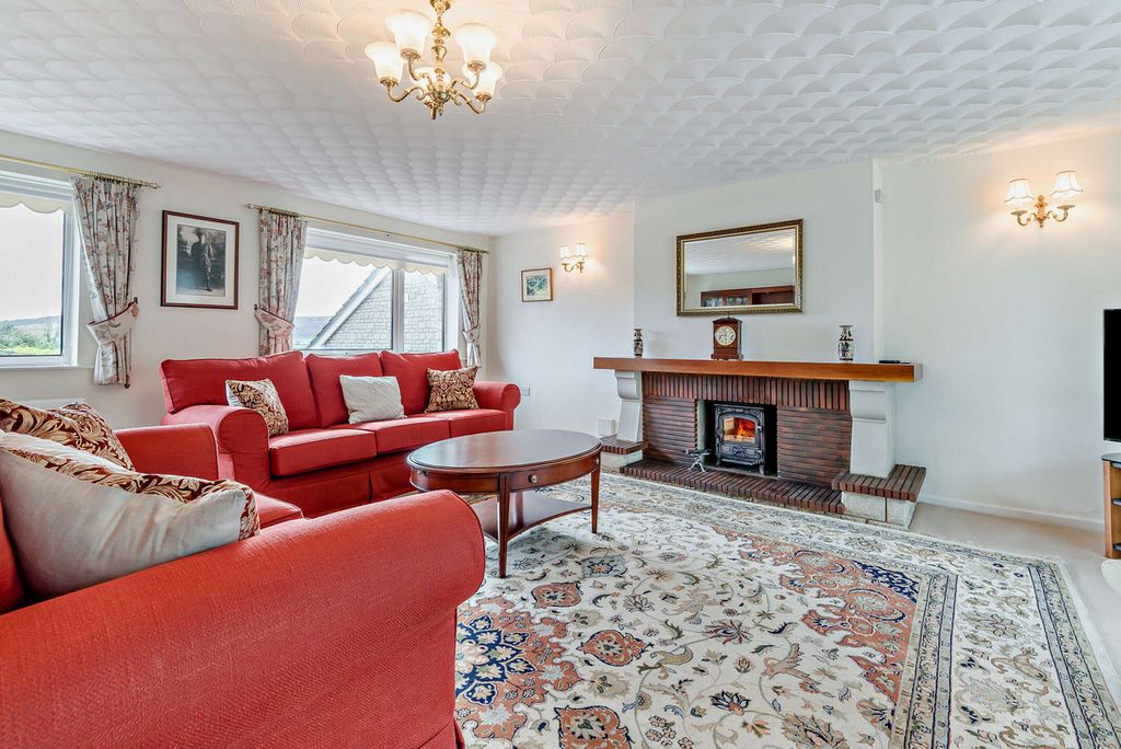 Property photo 3 of 31