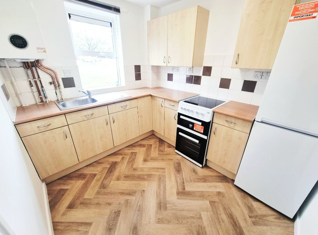 Property photo 2 of 11 Kitchen