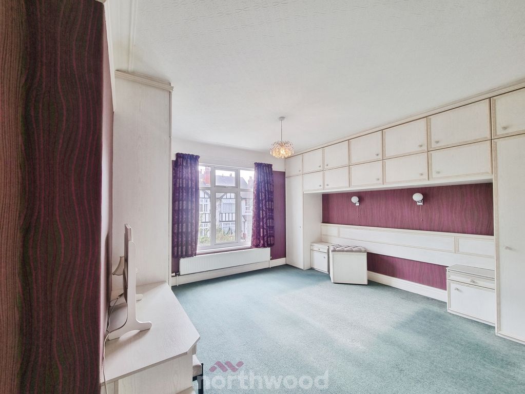 Property photo 2 of 32
