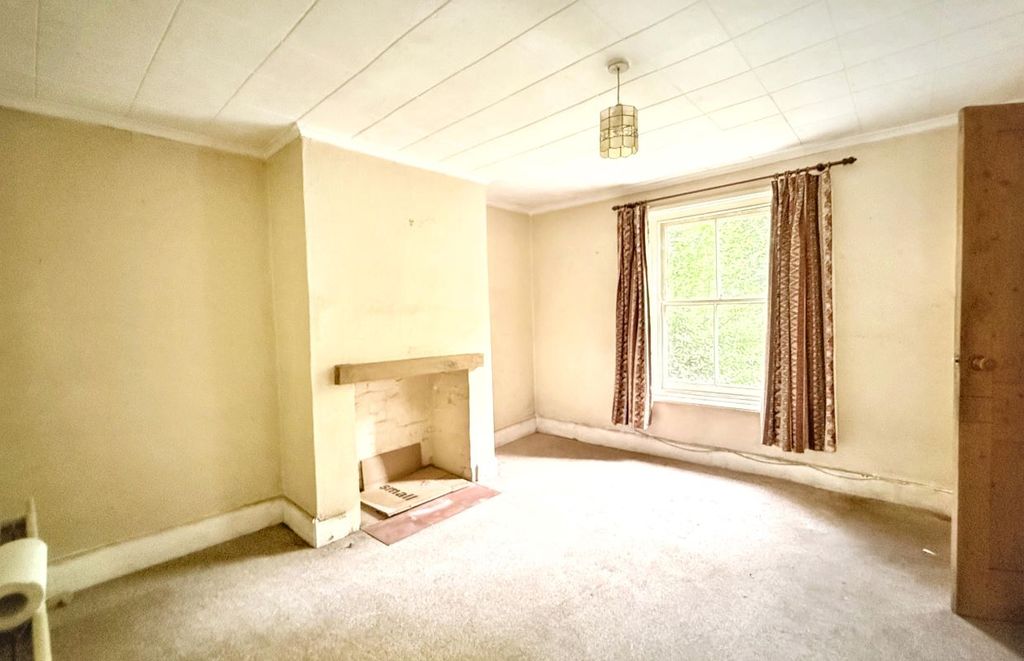 Property photo 2 of 8
