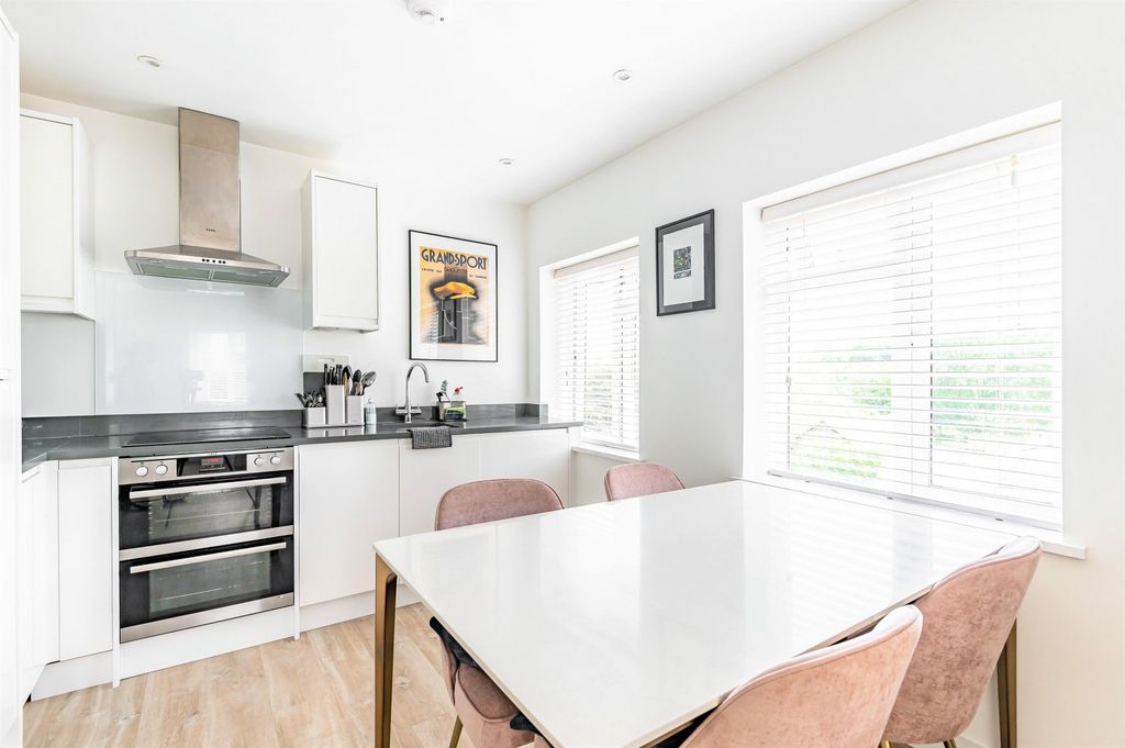 Property photo 1 of 10 1 (Main)