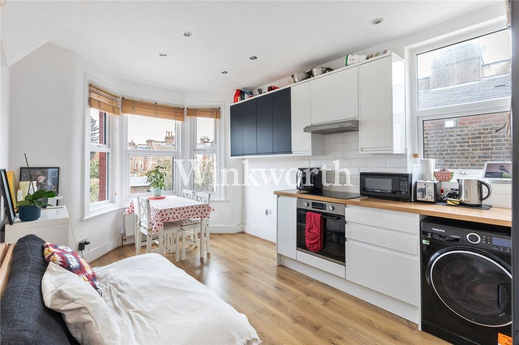 Property photo 3 of 19 Picture No. 16