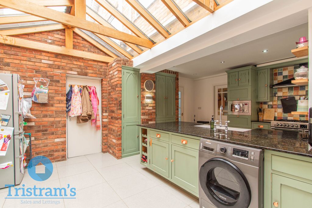 Property photo 3 of 32