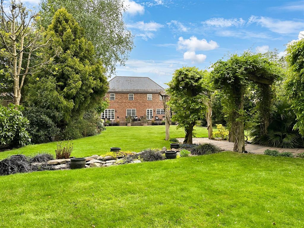 Property photo 3 of 34 Rear Garden/Aspect 342