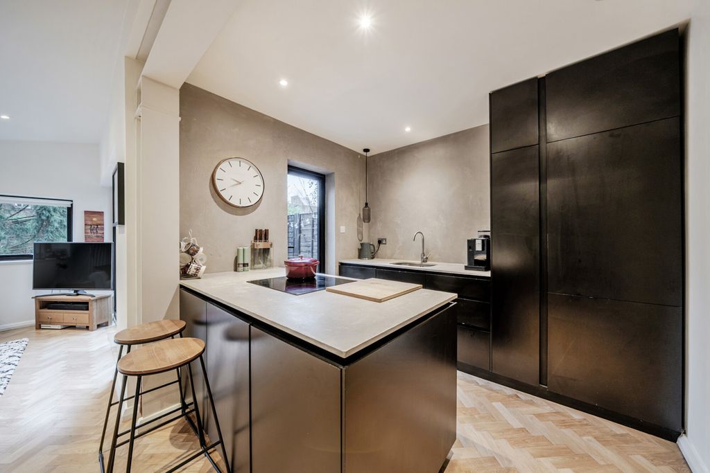 Property photo 3 of 16 Kitchen