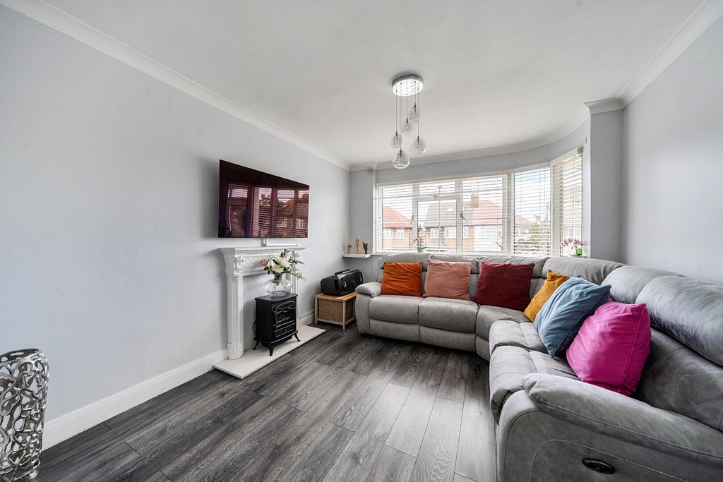 Property photo 3 of 15 1496657-12-6A71Eb9607345.Jpg